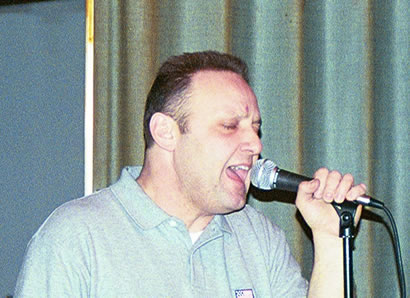 Bill sings I Am by Train