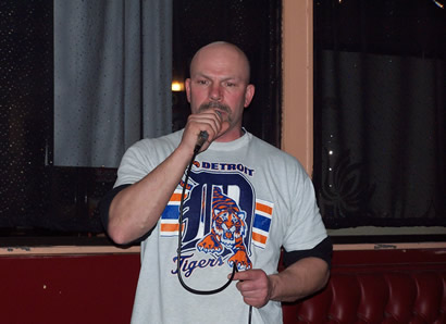 Ice Pick sings Play Me by Neil Diamond