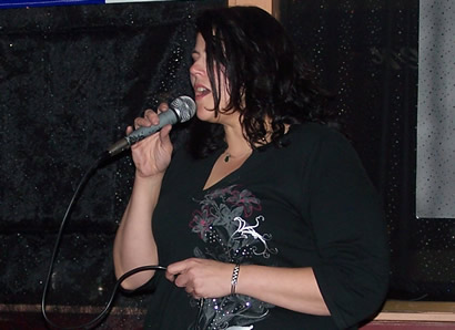 Karen sings The Metro by Berlin
