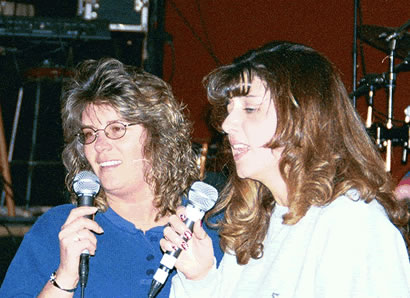 Kristi and Amy sing John Deere Green by Joe Diffie