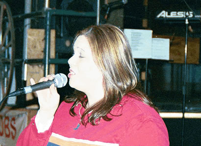 Linzi sings How Do I Live by LeAnn Rimes
