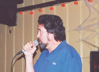 Ron sings Mack The Knife by Bobby Darin