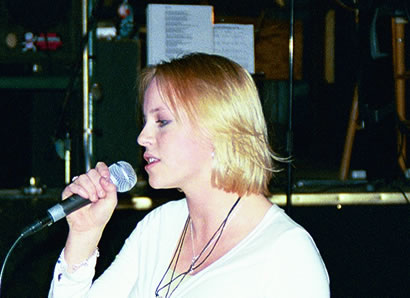 Shelley sings Travelin' Soldier by The Dixie Chicks
