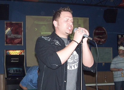 Wes Mantooth sings One by U2